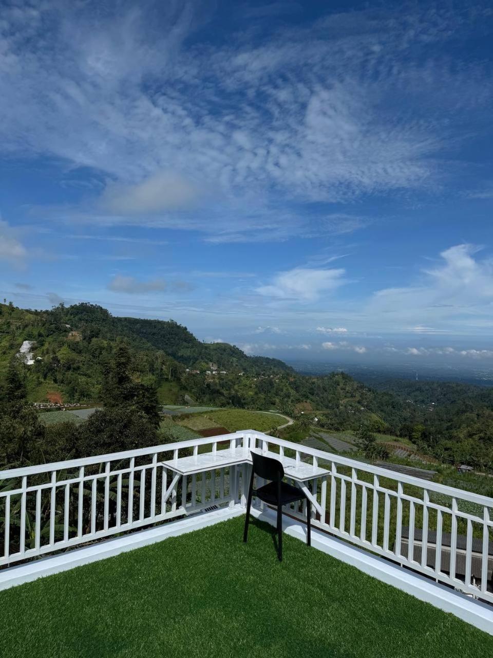 Karanganyar  Sunset Lawu Kemuning, Villa, Full House 3 Bed, Free Bbq, Free Float Light Breakfast מראה חיצוני תמונה