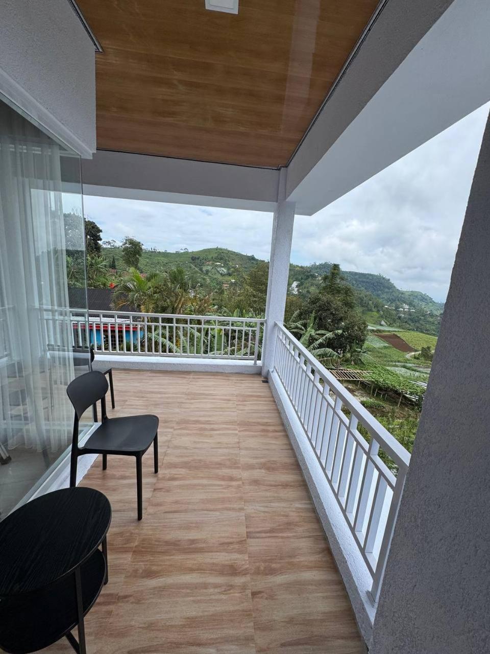 Karanganyar  Sunset Lawu Kemuning, Villa, Full House 3 Bed, Free Bbq, Free Float Light Breakfast מראה חיצוני תמונה